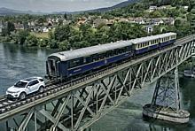 Spektakuläre Testfahrt über historische Rheinbrücke in der Schweiz